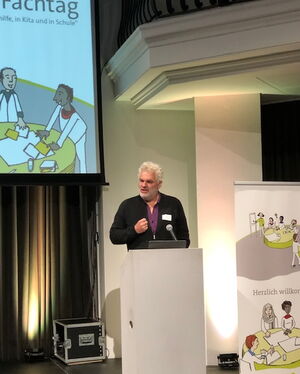 Martin Hoyer begrüßt die Gäste Martin Hoyer begrüßt die Gäste